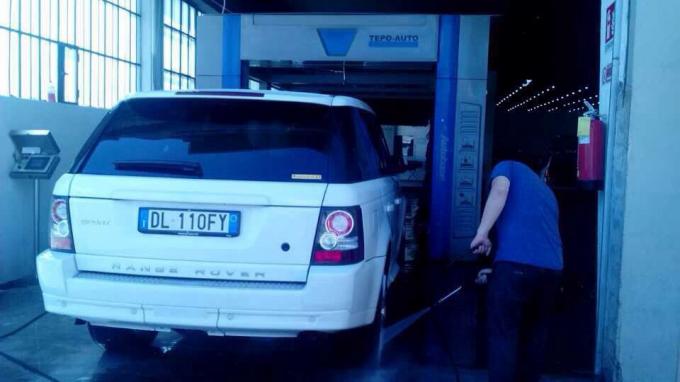 Blue Tunnel-type Car Washing Equipment Brushless With High Efficiency