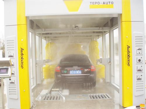 Profession Tunnel Car Washing Machine Energy Saving With Yellow Brush