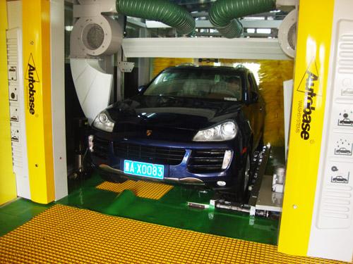 Safe Reliable Tunnel Car Wash CE / ISO Computer Controlled 35 kw