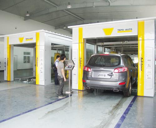 Yellow Tunnel Car Washing Equipment Effectively , High Pressure Spray Systems
