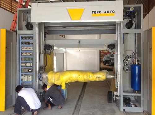 Full Automatic CE Car Wash Tunnel Equipment With Low Energy Consumption