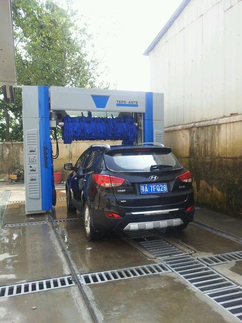 Automatic Tunnel Car Wash System which can wash 400-500 cars per day