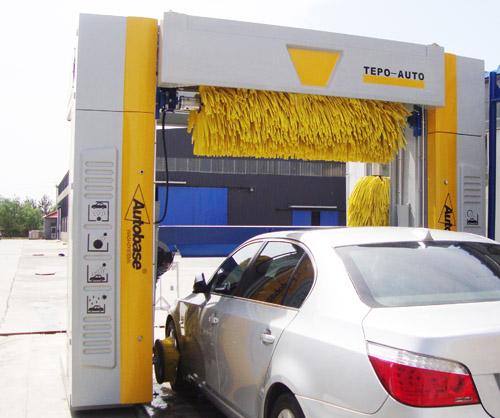 TEPO-AUTO automatic carwash machine in Turkey.
